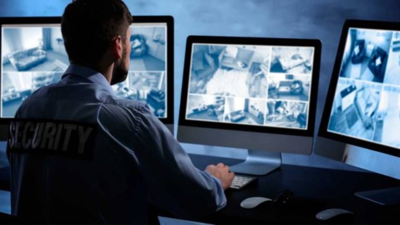 redeszone's tweet card. Conoce los requisitos necesarios para montar un sistema de videovigilancia en PyMEs, y también en grandes empresas. Descubre qué hay que tener en cuenta.