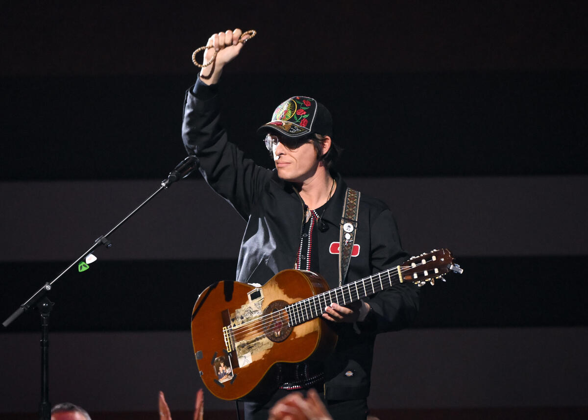 RollingStone's tweet card. Stephen Wilson Jr. performs 'Stand by Me' at the 2025 CMA Awards, and collabs with Shaboozey for 'Took a Walk.'