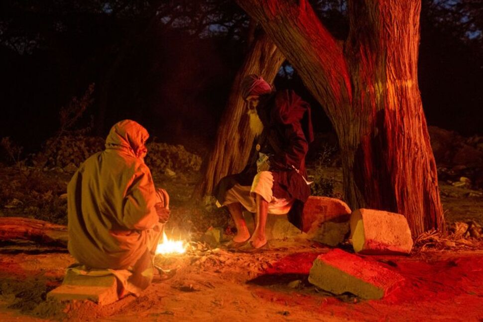 TeamJuJu's tweet card. Indian Farmers Vow to Carry on Protests Despite Cold, Deaths