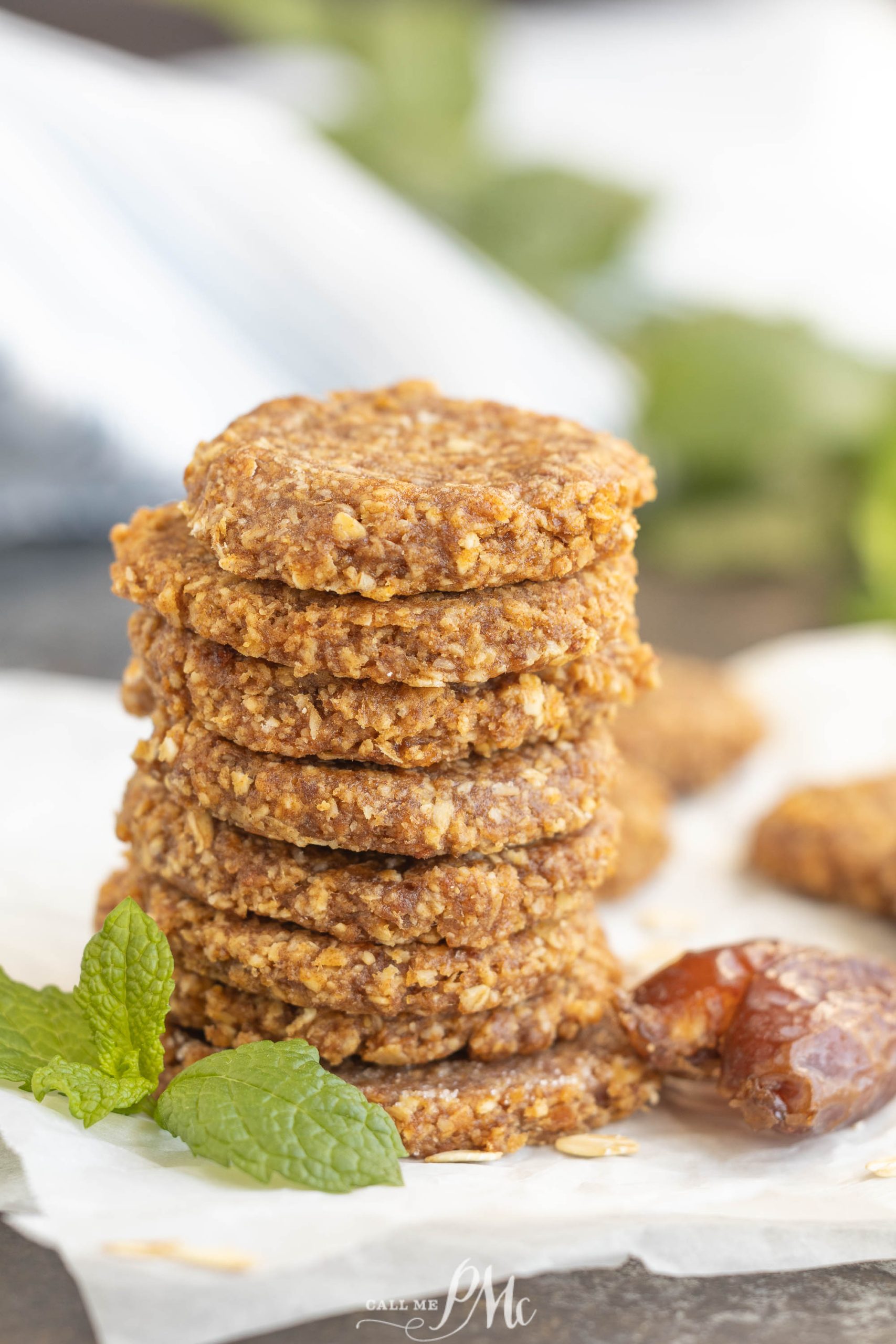 Paula_CallMePMc's tweet card. Enjoy the goodness of Oatmeal Date Cookies, made with just 3 ingredients for a tasty, healthy snack packed with nutrients and fiber.