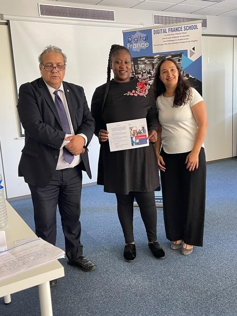 mbayassine's tweet card. Digital France School Fière de procéder à la remise des Titres #DéveloppeursWeb #FrontEnd (Niveau Bac +1) après seulement 3 mois et 1/2 de formation intensive basée sur une pédagogie active et un...