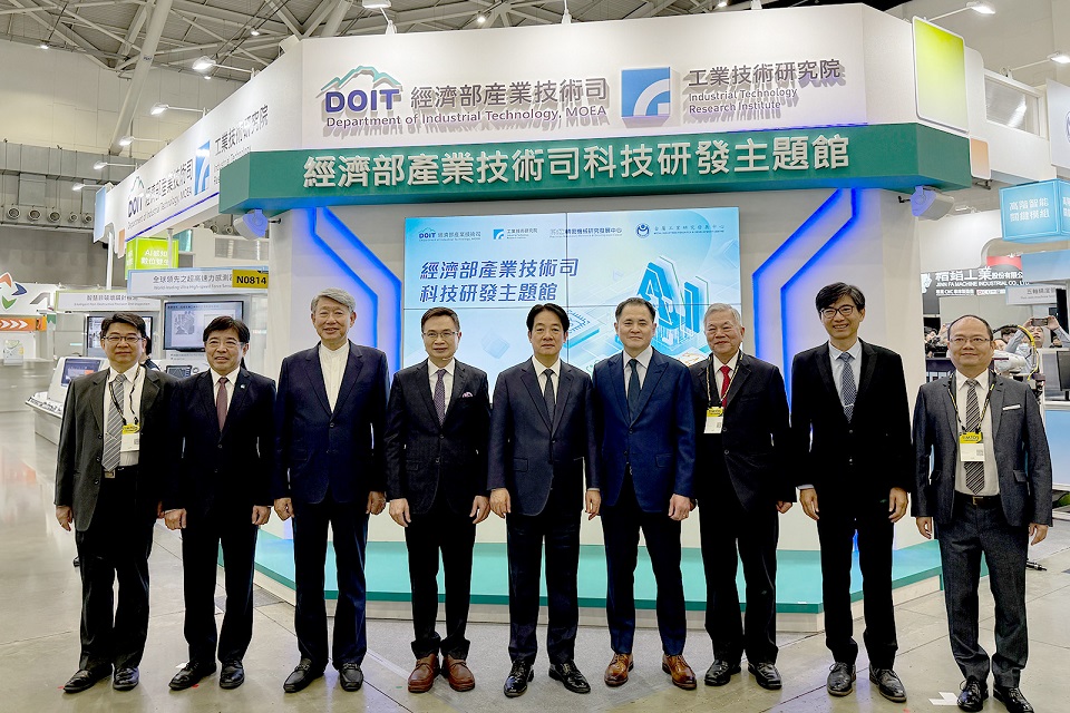 SiteTaiwanInfo's tweet card. Le président Lai Ching-te [賴清德] a pris l’engagement de collaborer avec le secteur industriel afin d’aider les micro-, petites et moyennes entreprises à négoc...