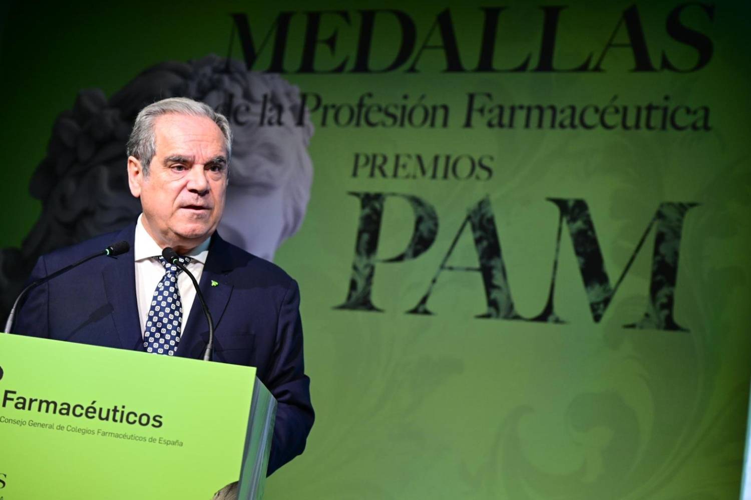 CFarmaceutico's tweet card. Lo dijo ayer durante el acto de entrega de los galardones con los que el Consejo General de COF distingue las moléculas más innovadoras del año que está a punto de concluir.