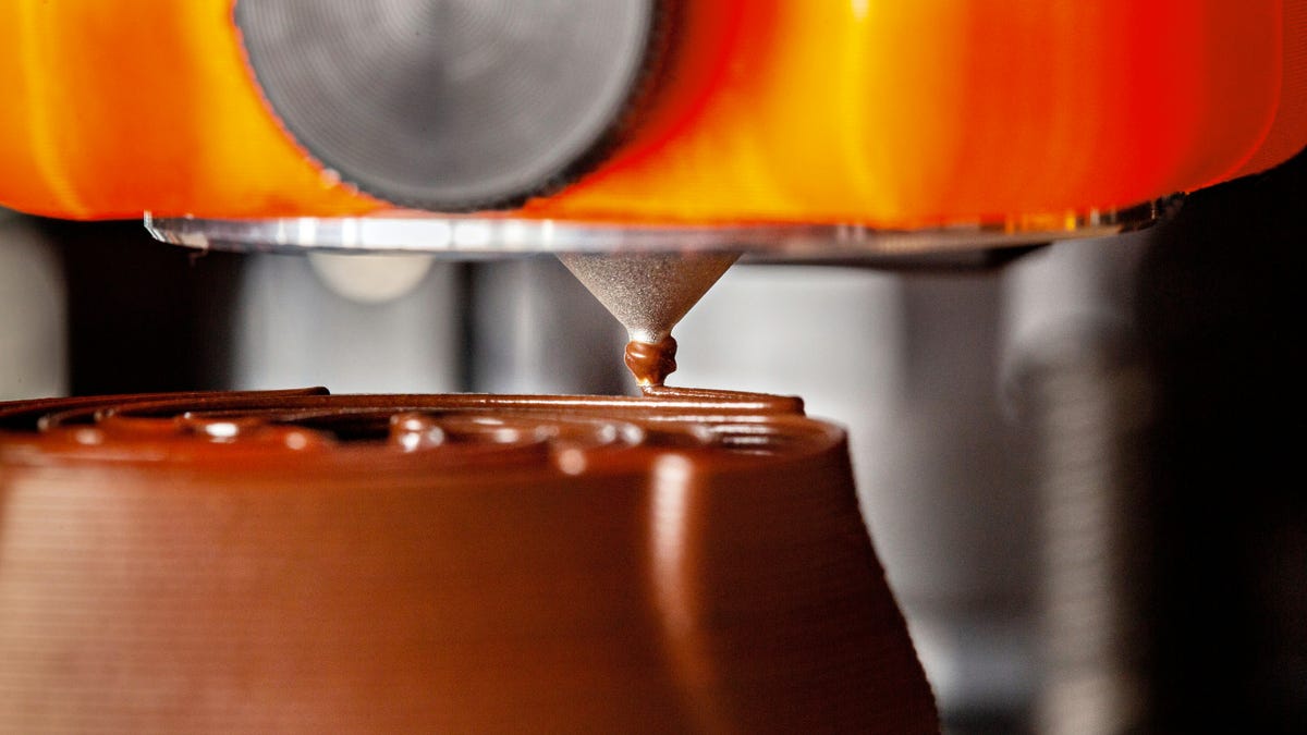CNET's tweet card. The Cocoa Press uses special chocolate to 3D print any shape you want.