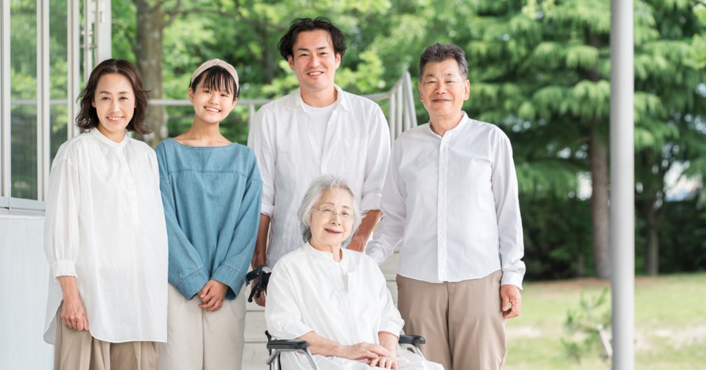 JMDC_STORIES's tweet card. 医療費の仕組みをわかりやすく整理。高額療養費や子どもの医療費助成制度、自己負担の考え方など、知っておきたい基礎知識をまとめました。保険者の説明業務にも役立つ内容です。