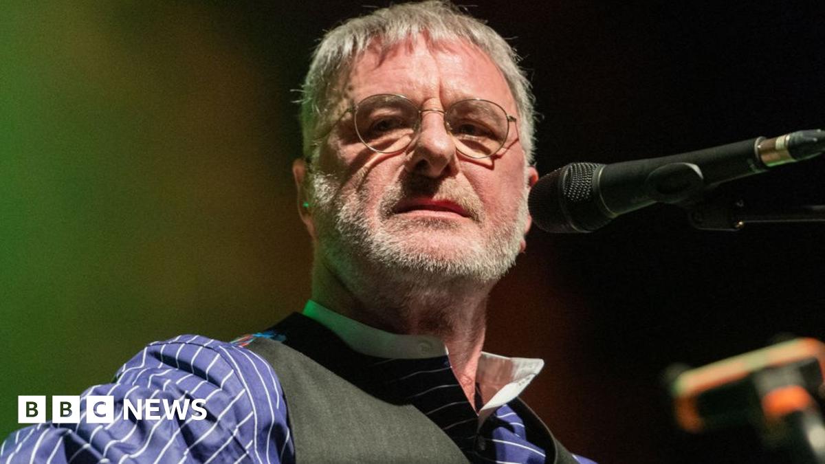 BBCBreaking's tweet card. The rock star, whose song Make Me Smile was a number one in 1975, was being treated for cancer.