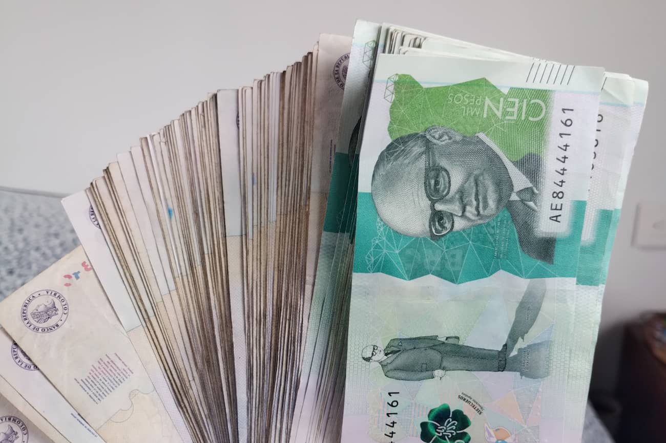 DHackermans's tweet card. La prima de servicios, también conocida como la prima de mitad de año 2024, es un beneficio que reciben los profesores del sector oficial, incluidos los docentes provisionales, desde el año 2014.