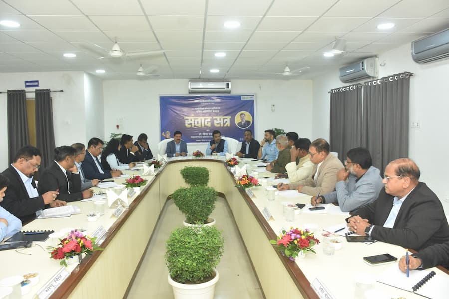 industrialpunch's tweet card. कार्यस्थल पर सुरक्षा, सामाजिक सुरक्षा, औद्योगिक संबंधों और वेतन संरचना से जुड़े प्रावधानों को प्रभावी, स्पष्ट और श्रमिक-अनुकूल बनाया गया है