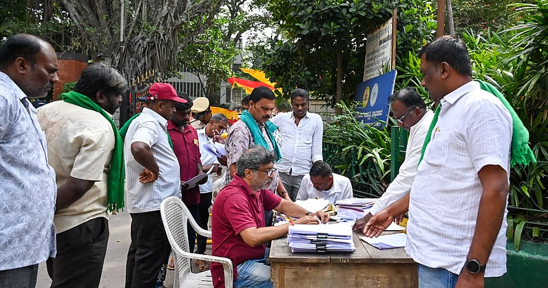 Vinayakmohan's tweet card. Bangalore Development: Bengaluru Business Corridor faces mass objections by landowners challenging PRR land acquisition terms. Farmers demand fair compensation, citing lapses in process under the BDA...