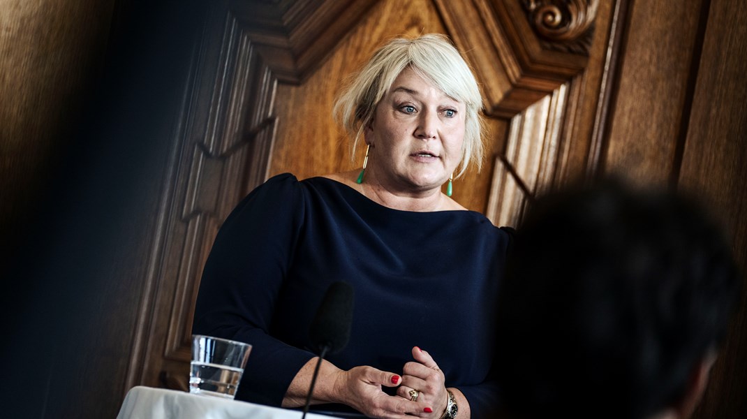SigneLoentoft's tweet card. Den lovede reform af professionsuddannelserne lader vente på sig. Nu er den udsat til først at blive præsenteret efter sommerferien. Uddannelsesminister Christina Egelund "håber tålmodigheden rækker...