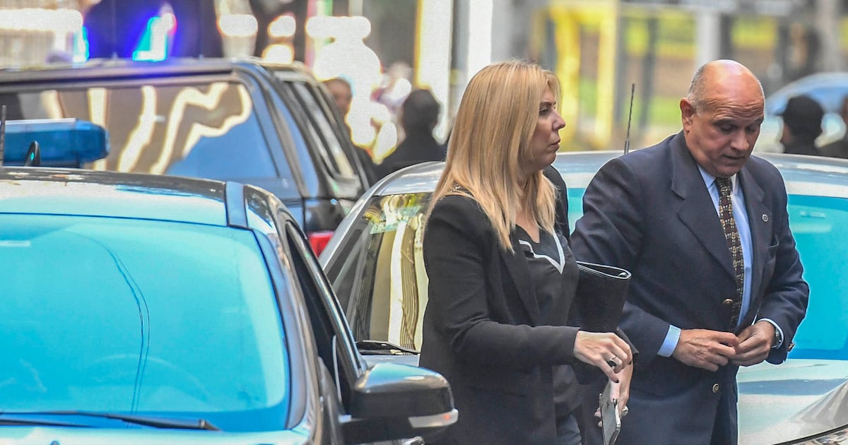 pagina12's tweet card. Es señalada por posible mal desempeño, omisión o negligencia