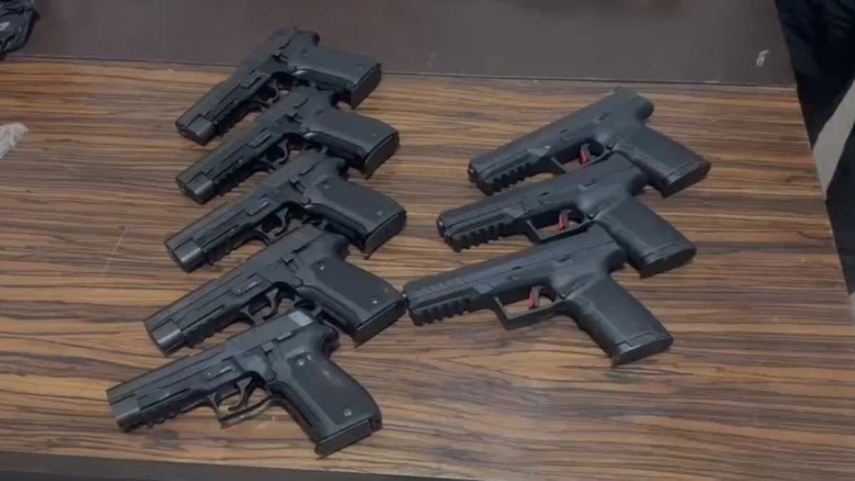 ETVBharatHindi's tweet card. नेवी अधिकारी ने कहा कि चीन न सिर्फ साउथ चाइना सी में बल्कि हिंद महासागर क्षेत्र में भी ज्यादा आक्रामक होता जा रहा है.