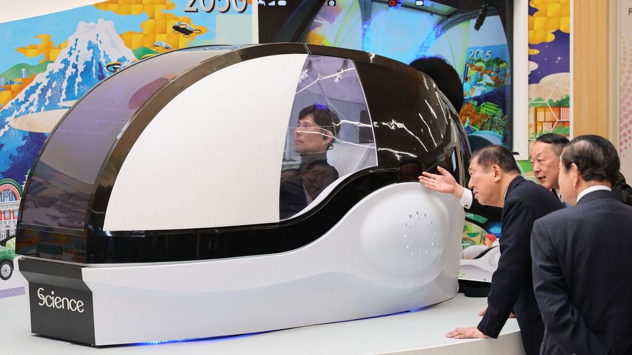 YahooNewsTopics's tweet card. ヤマダホールディングス（HD）は26日、大阪・関西万博で注目を集めた「ミライ人間洗濯機」を旗艦の家電量販店「LABI池袋本店」（東京都豊島区）で販売すると発表した。