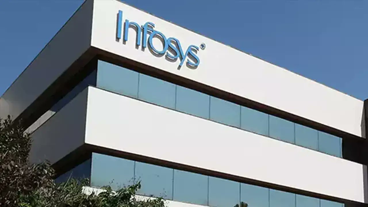 ETHindi's tweet card. Infosys Q3 Results: तीसरी तिमाही में Infosys का 13 फीसदी मुनाफा बढ़ा, मार्जिन में आई गिरावट