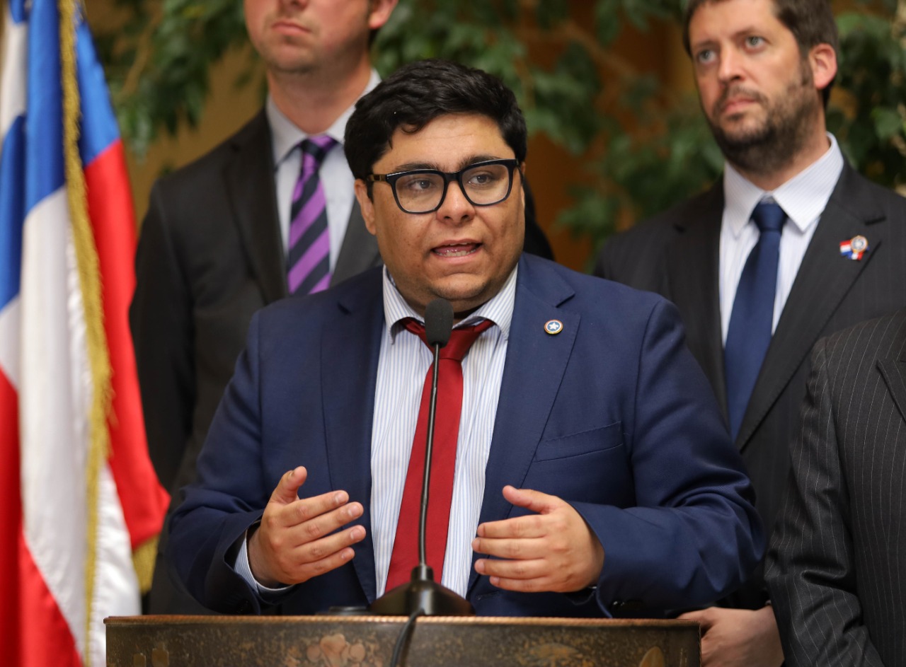 ContrapoderCH's tweet card. Fuentes cercanas al caso revelaron a este medio que el diputado José Carlos Meza, también conocía a San Martín, visitando en diversas ocasiones su casa en la cuarta región.