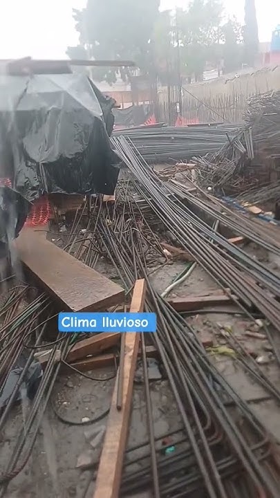 FredyRoman_'s tweet card. Este clima no coopera con estos honbres trabajadores 😄😄 #humor...