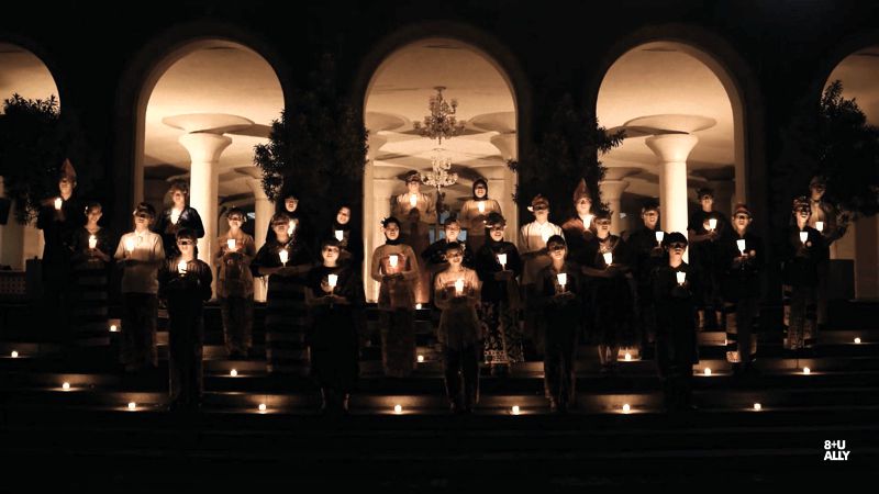 EVENT_INDONESIA's tweet card. 8TUALLY dan PSM UGM luncurkan MV “Melodi Nusantara” di Hyatt Yogyakarta. Kolaborasi epik yang rayakan persatuan dan semangat Sumpah Pemuda! 🎶 Musik, Lilin, dan Persatuan di Balairung Yogyakarta, 28...