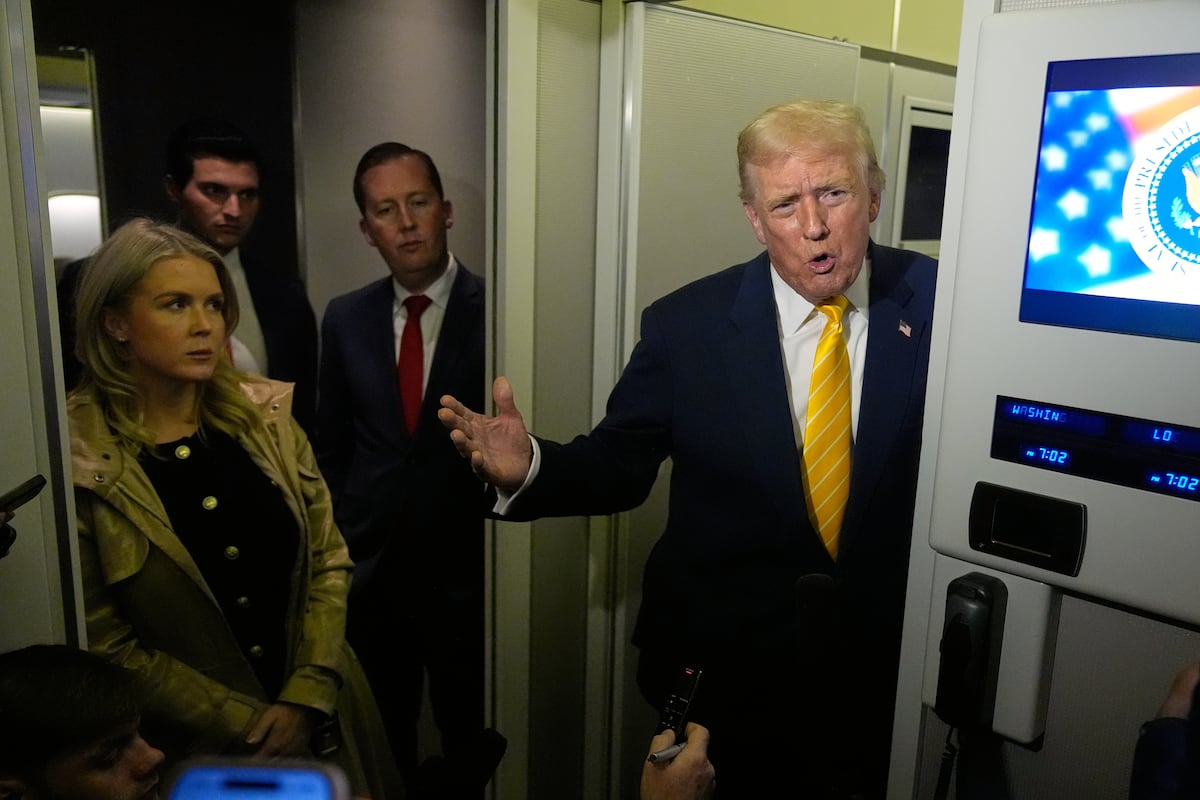 elpaisinenglish's tweet card. The ‘quiet, piggy’ remark is just the latest in a long list of sexist insults against female reporters and politicians