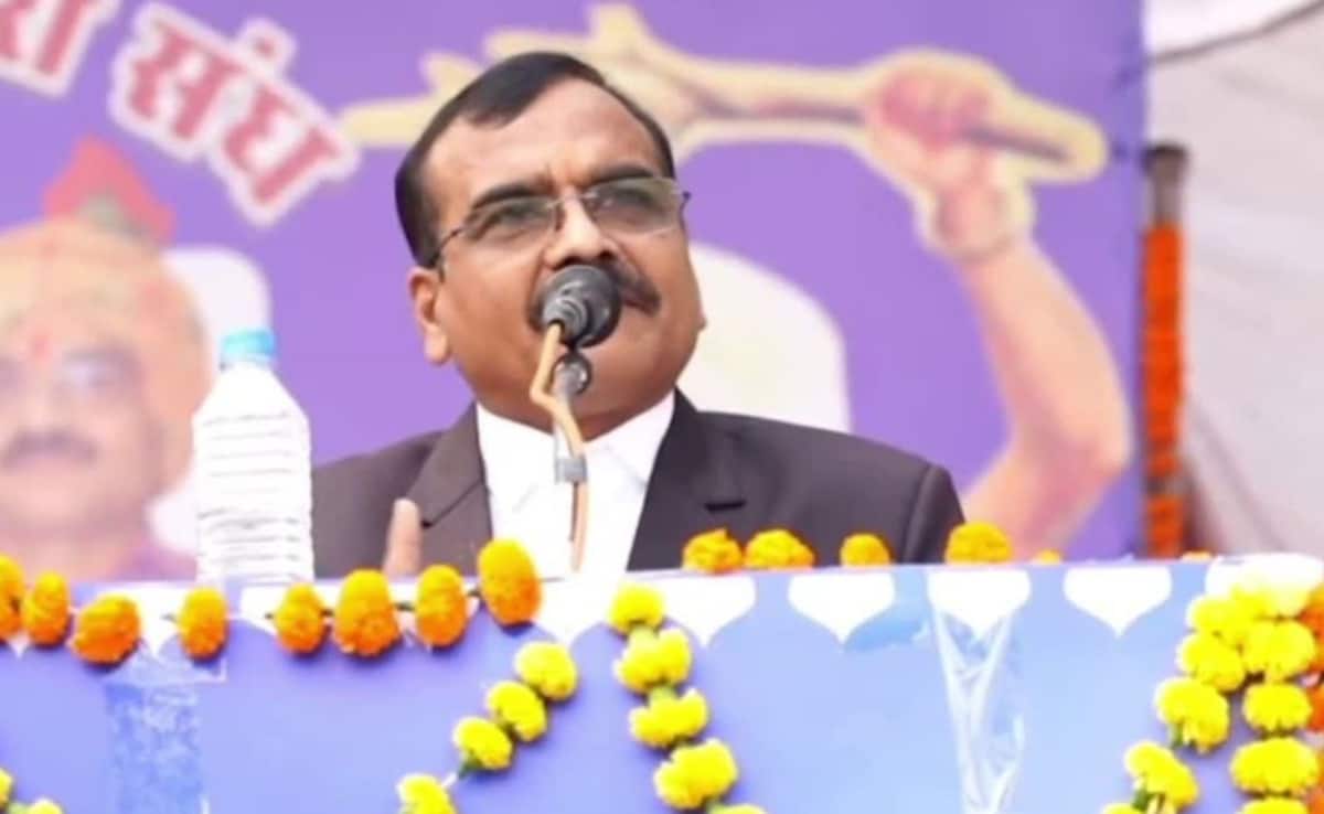 iMac_too's tweet card. Madhya Pradesh's senior IAS officer Santosh Verma has once again found himself at the centre of a controversy after a video of a remark made by him at a convention on Sunday surfaced online.