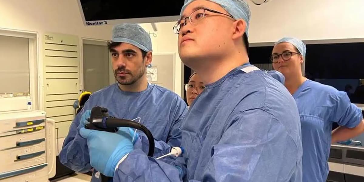 karlkingyong's tweet card. Dr Yong Karl King leads a team to perform the first ‘endoscopic sleeve gastroplasty’ procedure at St Mary’s Hospital in London.
