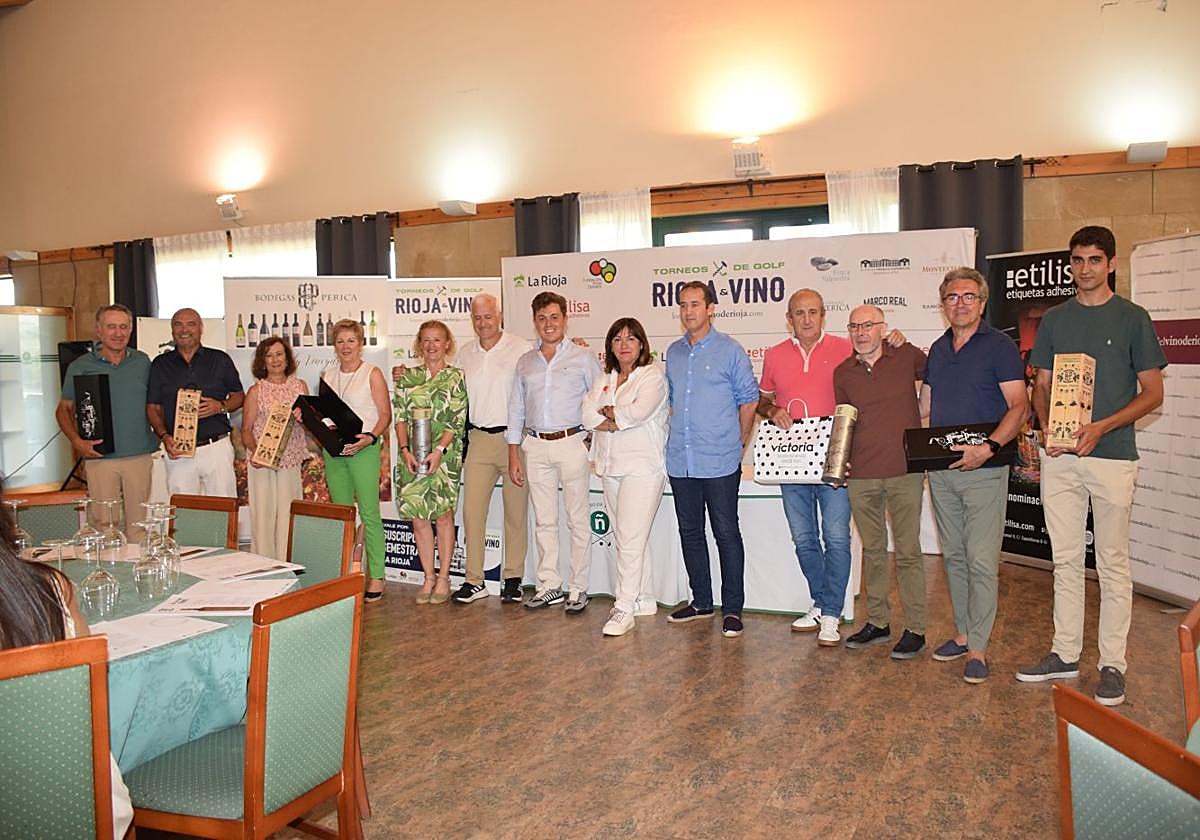 vinoderioja's tweet card. Torneo Bodegas Perica. El premio, en forma de botellas de vino, de la firma de San Asensio, servirá para alegrar el descanso deportivo estival que muchos iniciaron tras l