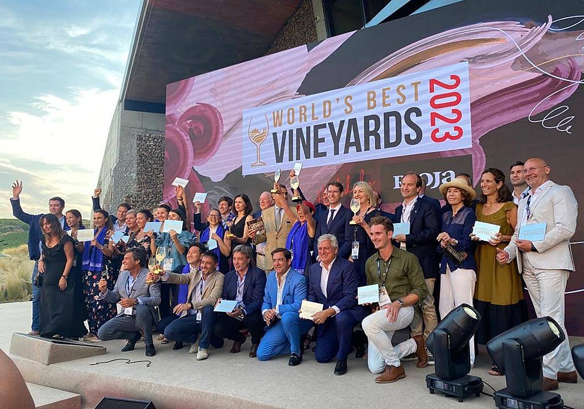 vinoderioja's tweet card. Tim Atkins ha desvelado el ránking World's Best Vineyards 2023, en el que también entra Muga entre los top 50