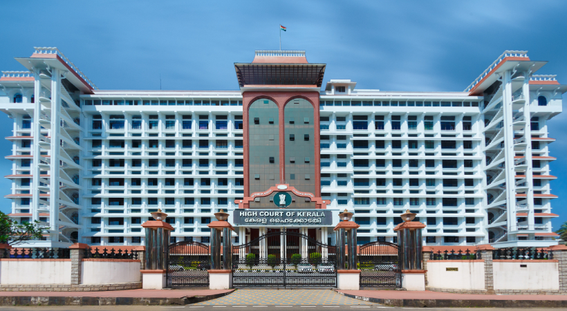 kairalinews's tweet card. ജീവിതം നഷ്ടപ്പെട്ടവരെ സഹായിക്കാന്‍ കേന്ദ്ര സര്‍ക്കാര്‍ മുന്നോട്ട് വരണം ഹൈക്കോടതി പറഞ്ഞു | WAYANAD LANDSLIDE | HIGH COURT