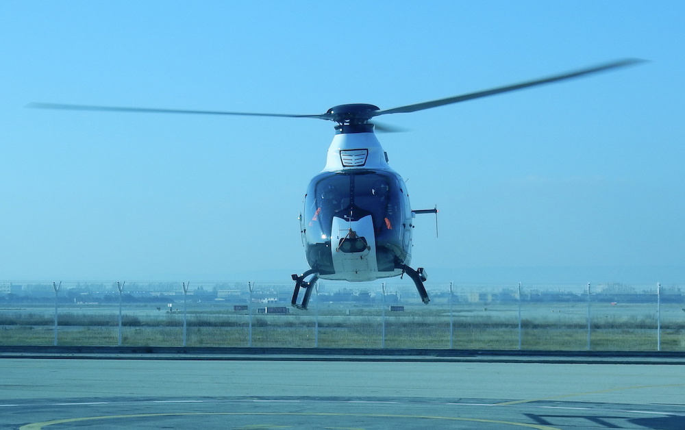 aerobuzzde's tweet card. Der Experimentalhelikopter DisruptiveLab soll die CO2-Emissionen von Hubschraubern um bis zu 50 Prozent senken und stellt damit einen wichtigen Meilenstein in den Bemühungen des Herstellers auf dem...