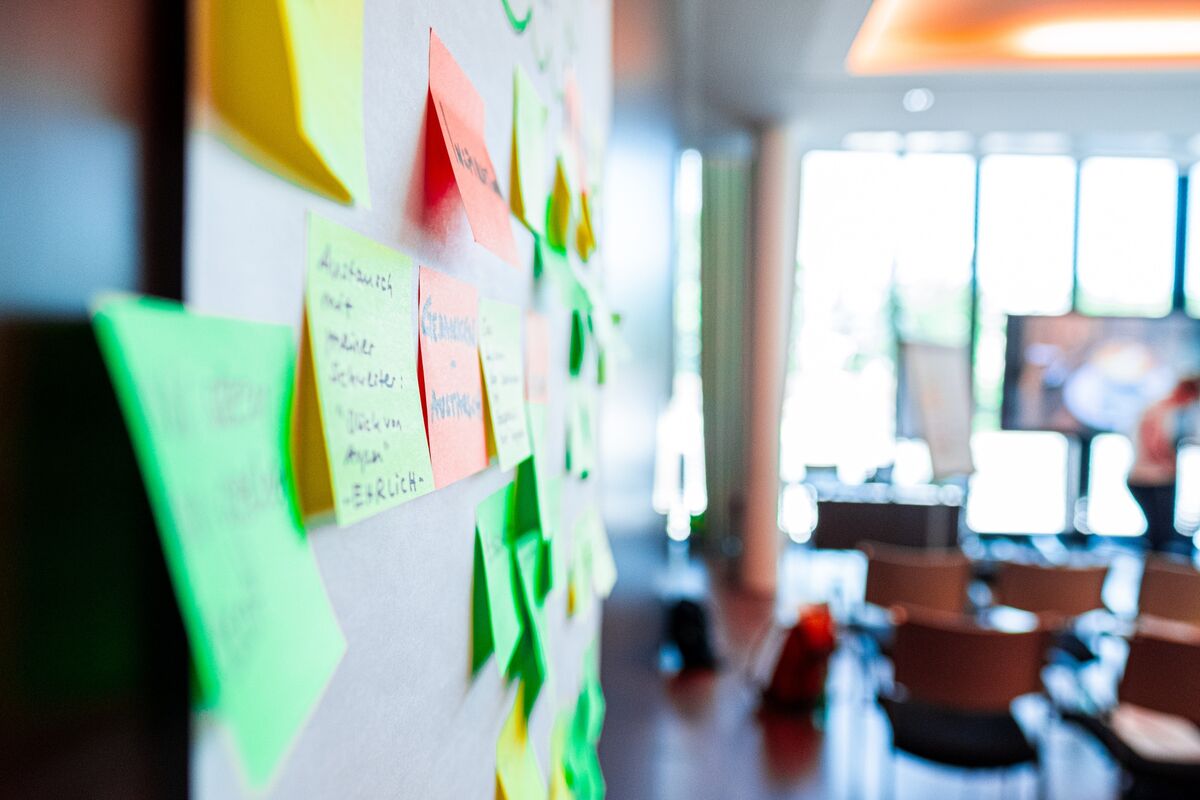 DrAnthony's tweet card. Analyzing trends in leadership, management and the art of career building.