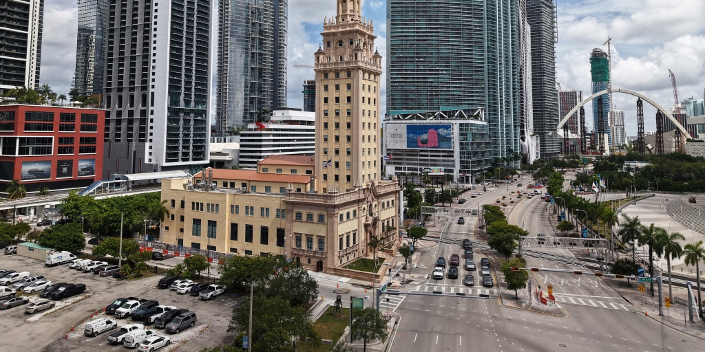 NBCNews's tweet card. The judge said a college didn’t give reasonable public notice before it gave the land to the state, which then voted to transfer it to the library foundation.