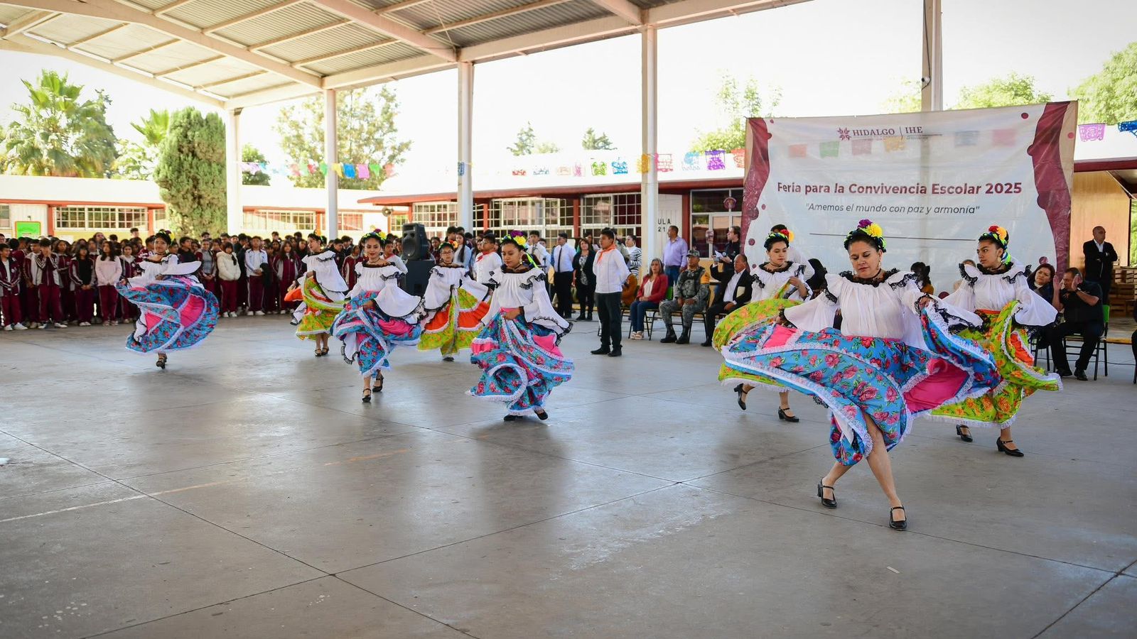 diaplazajuarez's tweet card. El Instituto Hidalguense de Educación (IHE) llevó a cabo la séptima y octava edición de la Feria para la Convivencia Escolar 2025 en la Escuela Secundaria Técnica No. 50 “Armando Soto Basurto” en...
