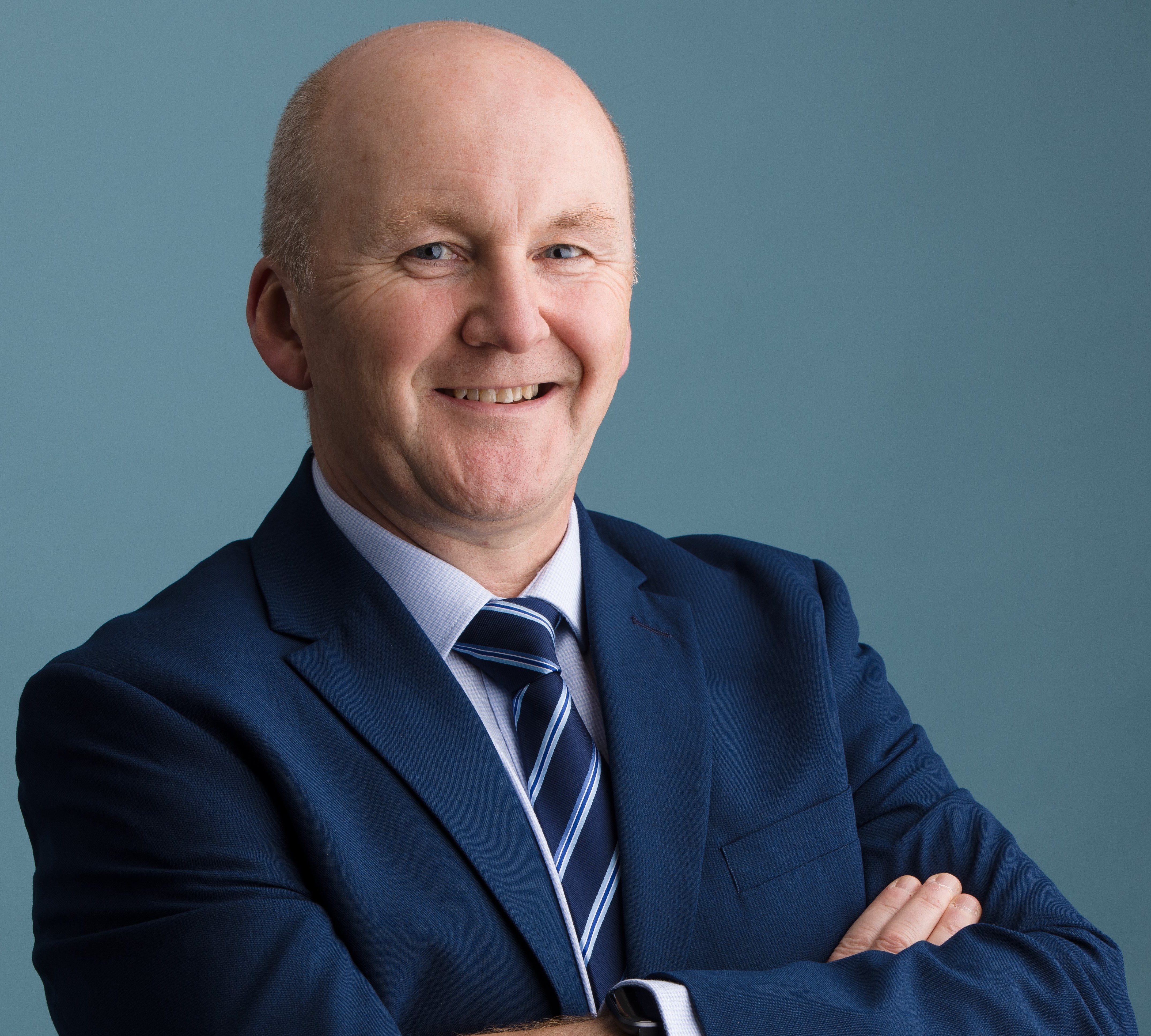 CSconnected's tweet card. Professor Wyn Meredith has made outstanding contributions to industrial engagement in UK semiconductor device research over a 30-year career.