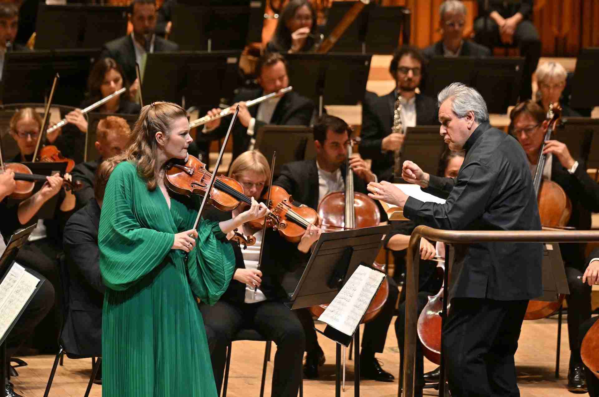 ClassicalSource's tweet card. As with so many other fiddle concertos outside the mainstream, everything depends on a successful projection by the soloist. Janine Jansen, who seems to