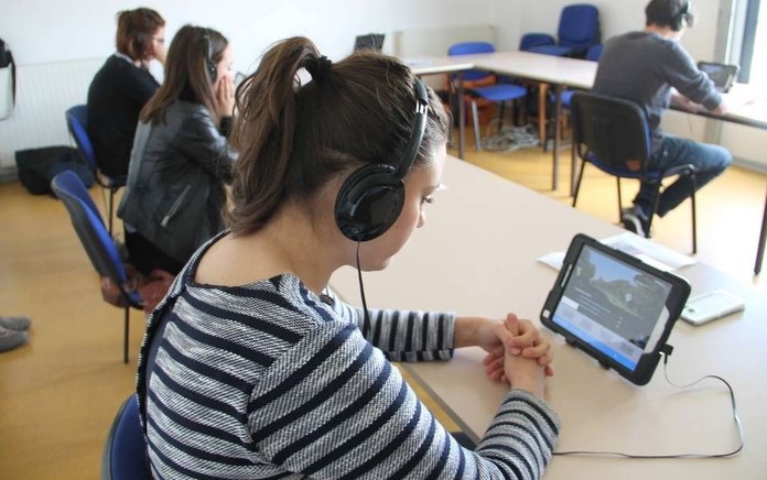 coursdecode's tweet card. 🚗 Découvrez comment réussir votre code de la route en 2024 avec nos conseils pratiques pour passer l'examen du premier coup ! 💯