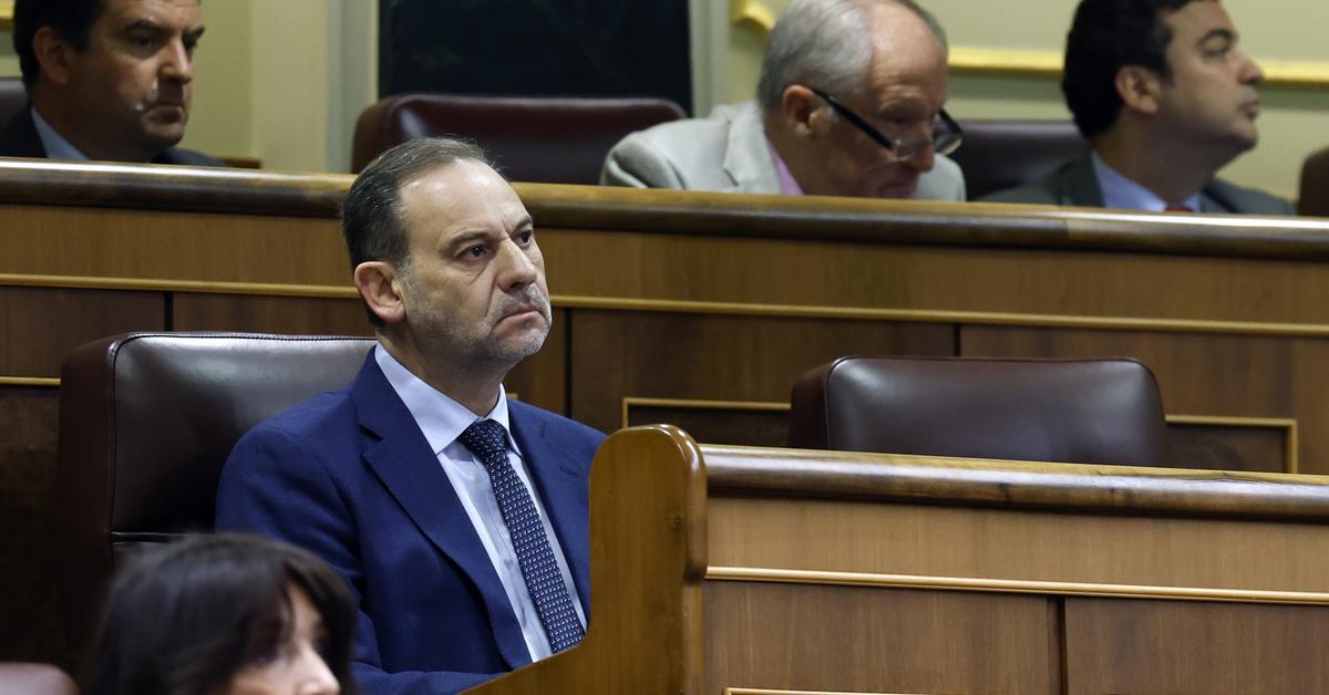 _infoLibre's tweet card. María Jesús Montero y Pilar Alegría recuerdan que los socialistas actuaron con "contundencia" y le solicitaron el acta, lo que le obligó a adscri