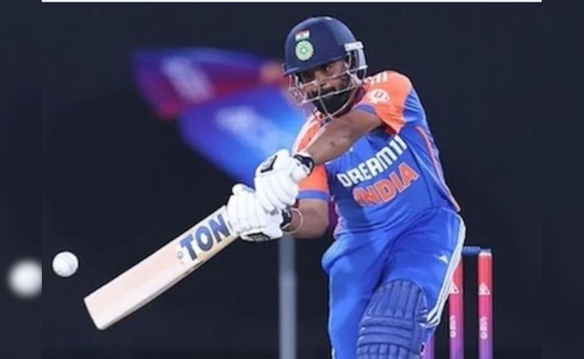 NDTVSportsHindi's tweet card. प्रभसिमरन सिंह पिछले कई सालों से पंजाब किंग्स के लिए खेल रहे हैं, लेकिन ऐसा लगता है कि वह तमाम खामियों को दूर करते हुए टीम इंडिया के दरवाजे पर जा खड़े ही नहीं हुए, बल्कि जोरदार ढंग से इस पर उन्होंने...