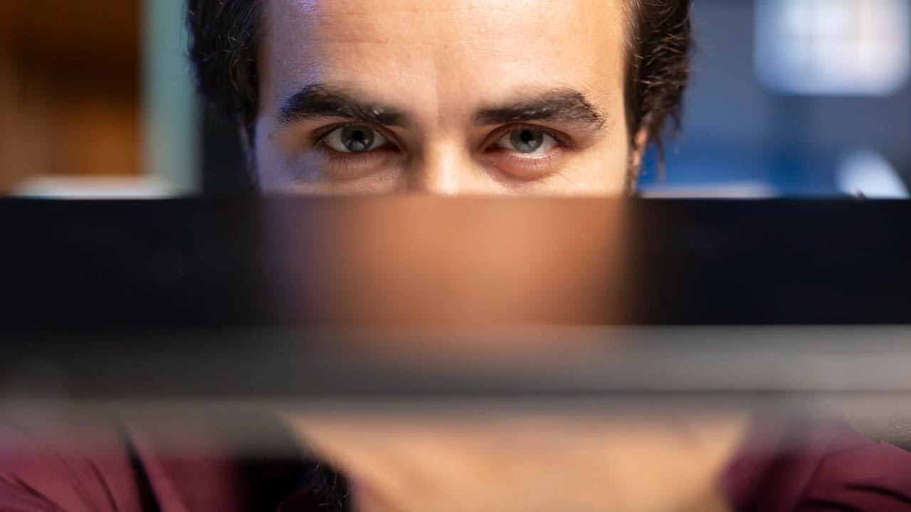 TelefonicaTech's tweet card. El Threat Hunting autónomo con IA generativa es un enfoque avanzado de ciberseguridad en el que los modelos de lenguaje (LLM) formulan y ejecutan hipótesis de búsqueda de amenazas de manera automát...