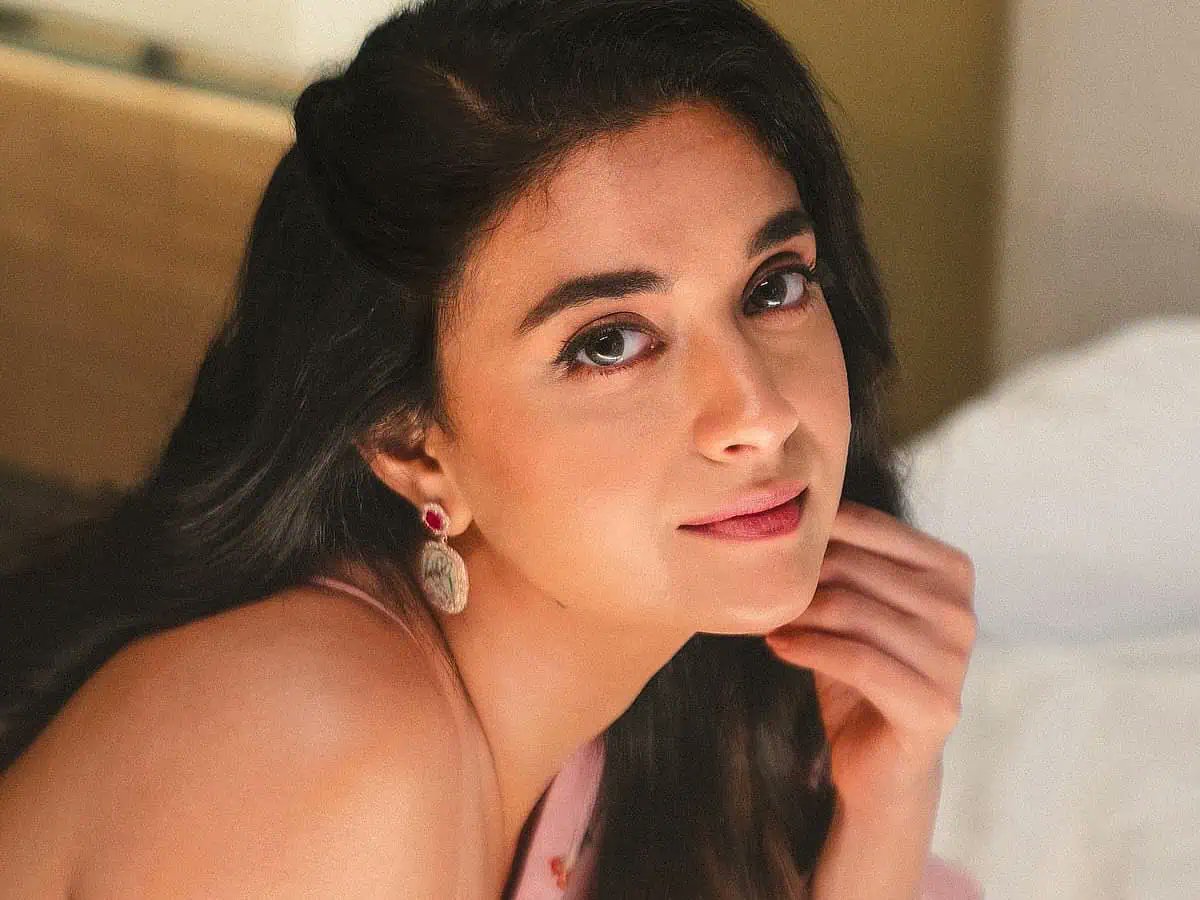 SkyCMedia's tweet card. ‘బలగం’ సినిమాతో బాక్సాఫీస్ దగ్గర మ్యాజిక్ చేసిన దర్శకుడు వేణు యెల్దండి పరిస్థితి చూస్తుంటే “అయ్యో పాపం” అనక తప్పదు.…