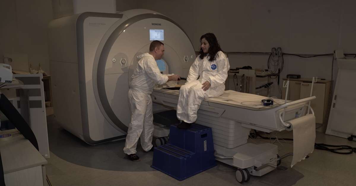 AaltoUniversity's tweet card. Kova treeni tai levottomasti nukuttu yö voi vielä parin viikon päästä vaikuttaa esimerkiksi tarkkaavaisuuteen, ajatteluun ja muistiin. Tutkija kuvasi aivojaan kuukausia.