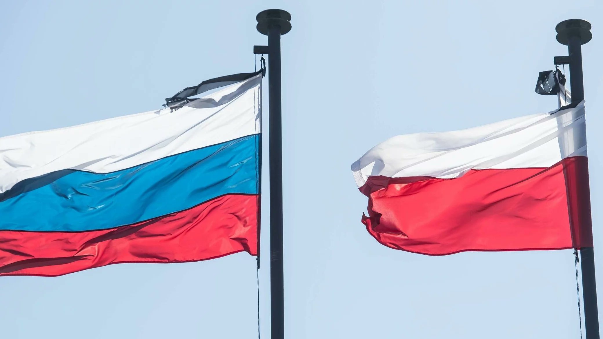 DoRzeczy_pl's tweet card. Moskwa podjęła decyzję o zamknięciu polskiego Konsulatu Generalnego w Irkucku z dniem 30 grudnia 2025 r. – poinformowało rosyjskie MSZ.