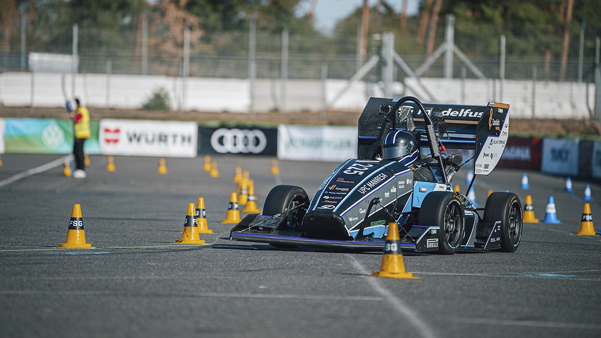 MetaDataCat's tweet card. La competició universitària posa a prova la capacitat dels futurs enginyers de crear un vehicle fiable, resistent i ràpid, una experiència que ofereix un valor afegit al seu currículum