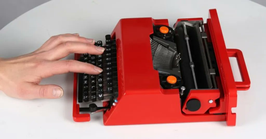 ModelMakersOrg's tweet card. An AUB student has won first place at APMM’s international modelmaking competition, alongside fellow highly-commended AUB modelmakers