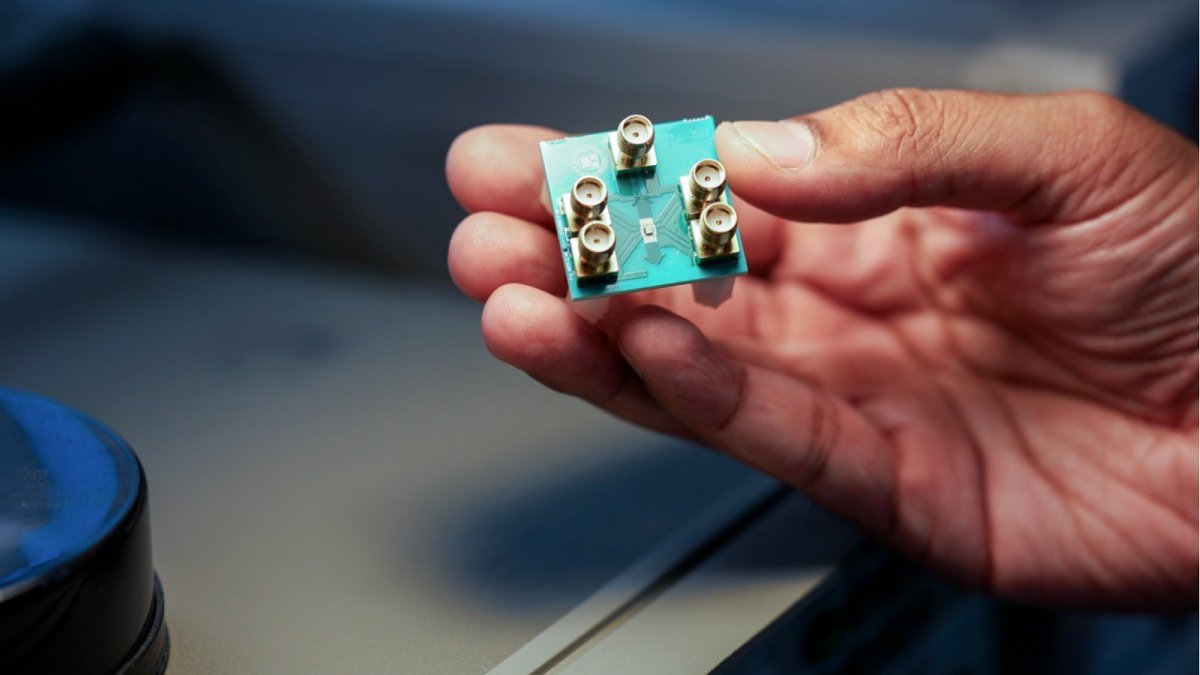 McsCapsuleTech's tweet card. A new kind of processor that uses microwaves can be used in future AI systems or in wireless communications, a new study shows.