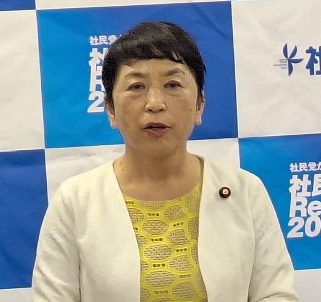 mizuhofukushima's tweet card. 　 社民党の福島瑞穂党首（69）が22日、国会内での定例会見で、21日に自民党の高市早苗総裁（64）が首相に指名され、高市内閣が発足したことに「内閣史上、最悪の内閣になりうると思っています。極右政権