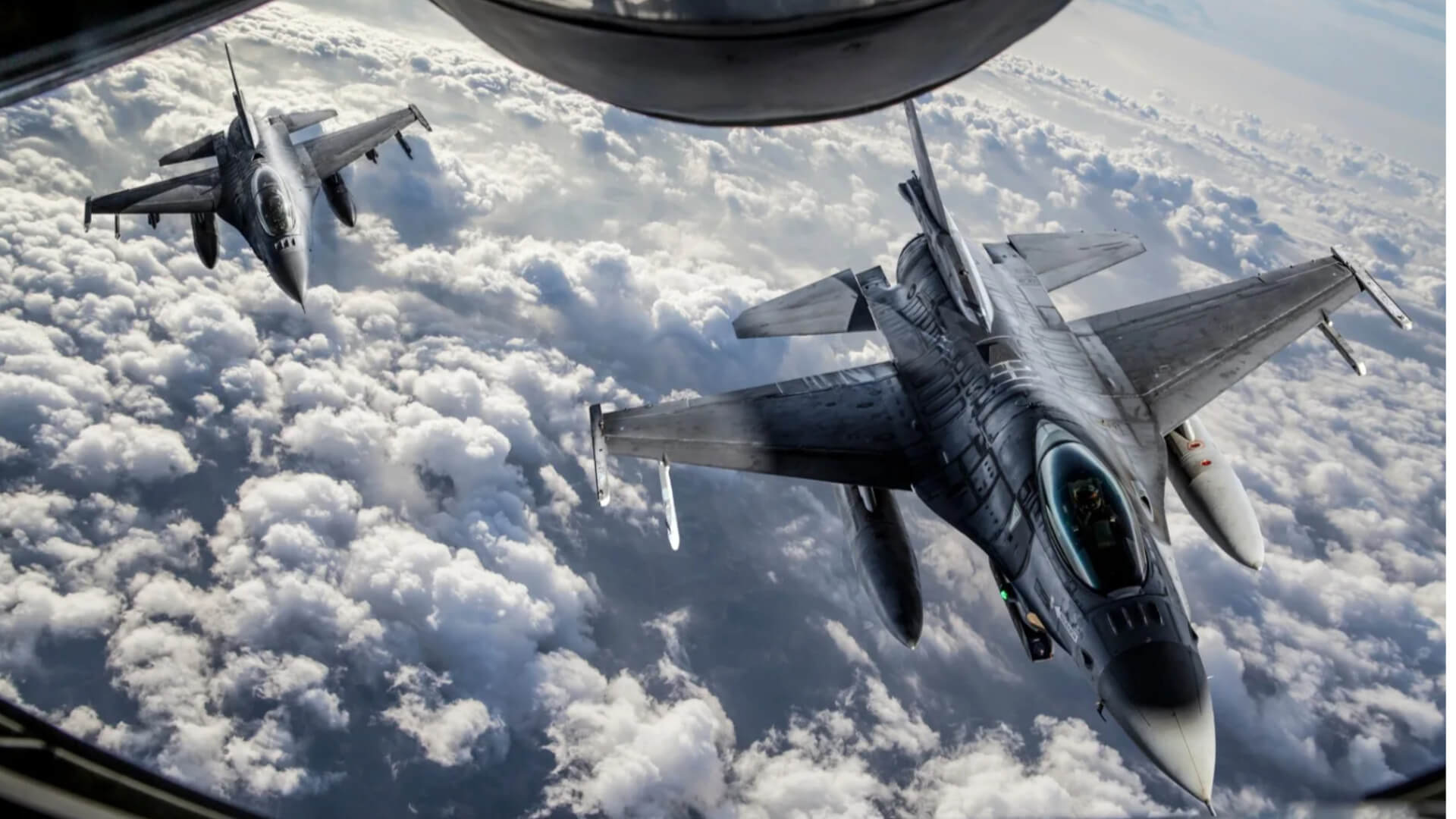 cudia_lorenzo's tweet card. La soluzione multi-cloud ibrida distribuita modernizzerà i data center del Department of War e fornirà servizi di intelligenza sul campo.