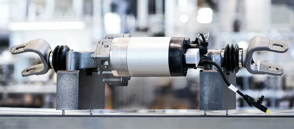 revistarobotica's tweet card. Com o seu sistema de direção do eixo traseiro, a Schaeffler oferece um produto poderoso para atender à mobilidade do futuro. Leia mais!