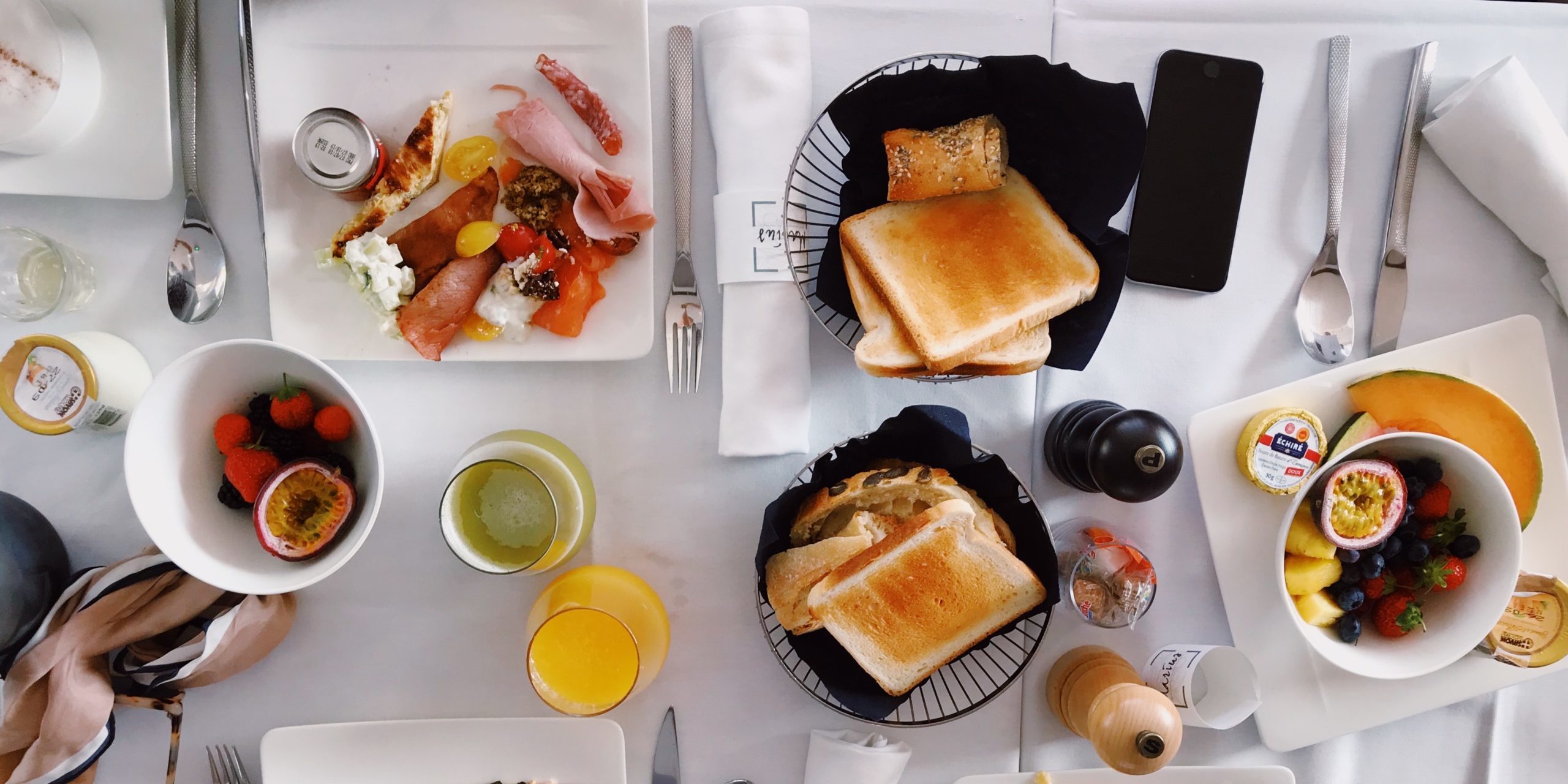 ManhattanDigest's tweet card. New York City brunch is a delicious institution that should not be missed while you live or are visiting here.