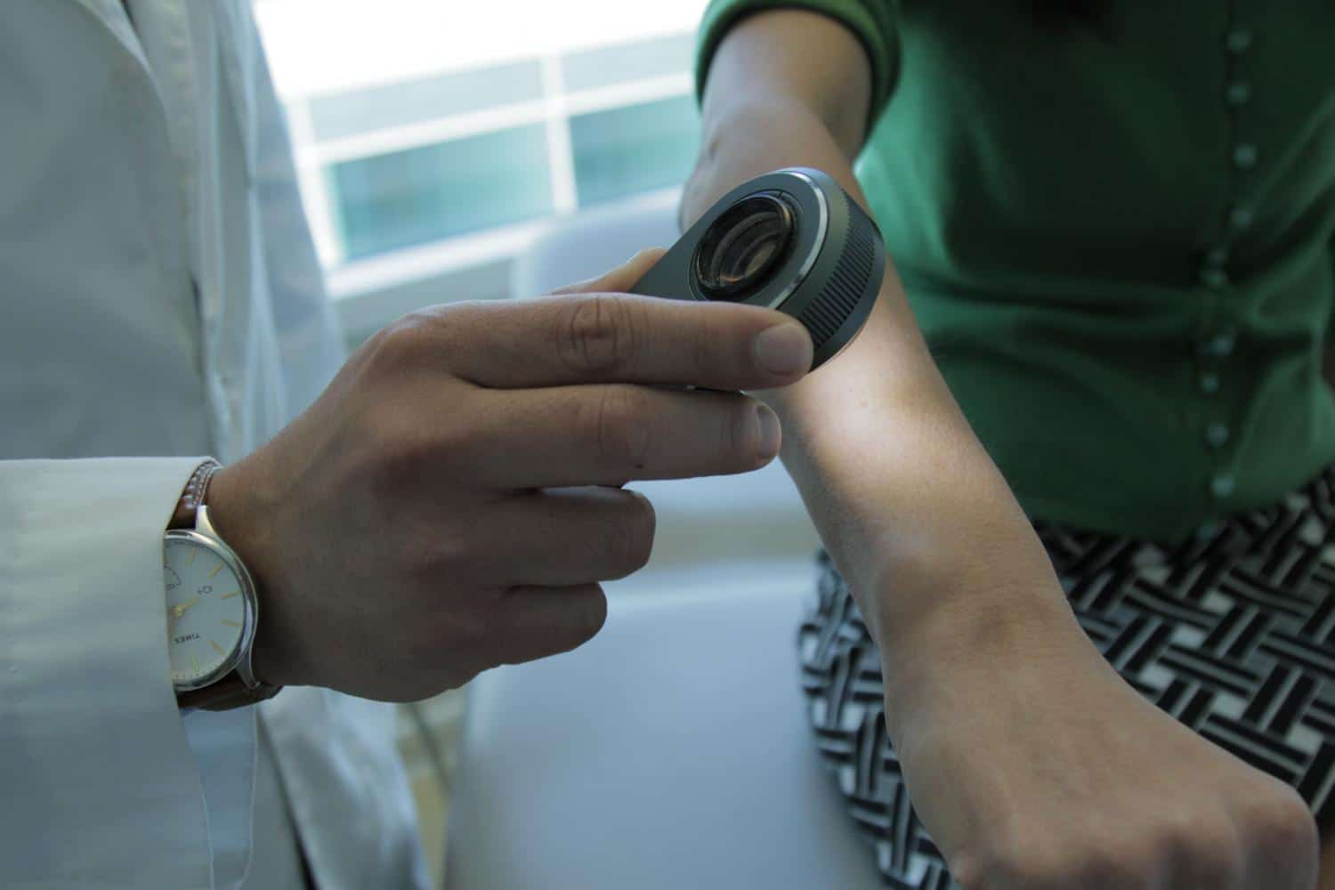 7wData's tweet card. Computer scientists at Stanford created an artificially-intelligent diagnosis algorithm for skin cancer. The algorithm matched the performance of board-certified dermatologists. Every year there are...