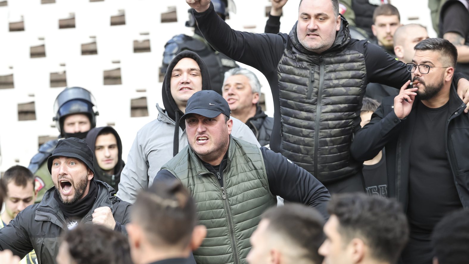 OnlineDanas's tweet card. Đorđe Prelić, jedan od vođa nekadašnje Partizanove navijačke grupe Alkatraz, osuđen za ubistvo francuskog navijača Brisa Tatona, bio je angažovan za poslove na EXPO-u, otkriva CINS.