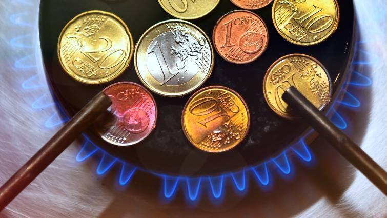 veerman1955's tweet card. De gemeente Twenterand krijgt naar alle waarschijnlijkheid een fors hogere energierekening op de mat dit jaar. De reden? Oekraïense vluchtelingen jagen de stookkosten flink op. Ze zijn gewend de...